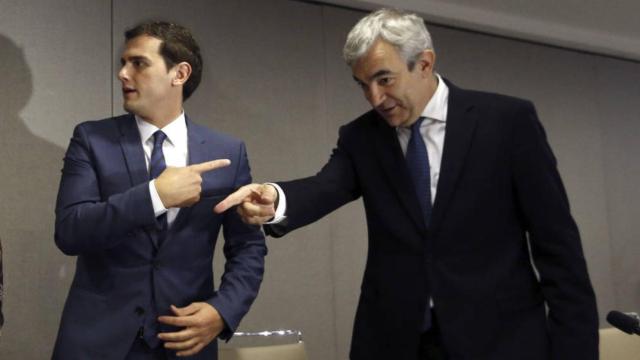 Albert Rivera y Luis Garicano difieren en la estrategia de Ciudadanos respecto al PSOE.