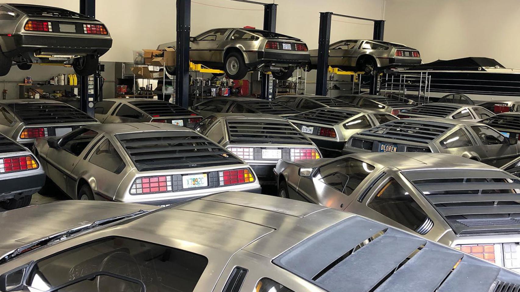 DeLorean aparcados.