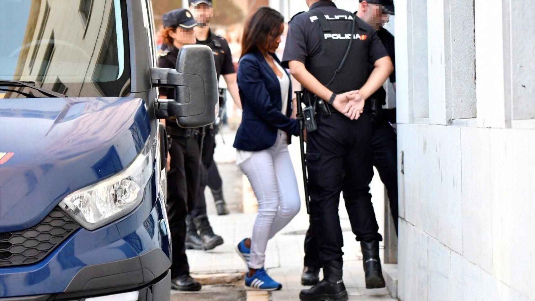 Ana Julia, la autora confesa de la muerte de Gabriel, a su llegada a la Audiencia Provincial de Almería