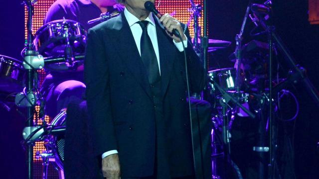 Julio Iglesias.