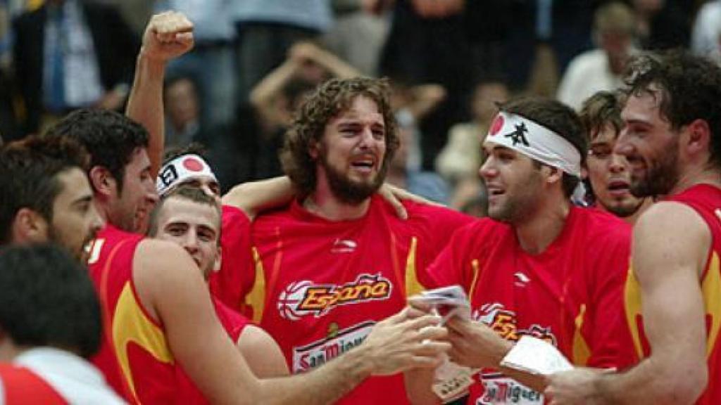Pau Gasol llorando durante la celebración del oro en el Mundial de Baloncesto