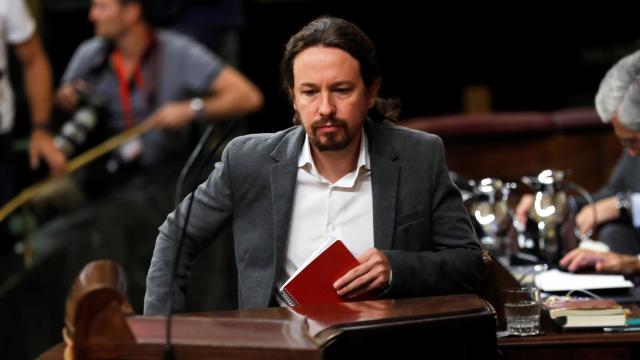 Pablo Iglesias sube al atril del Congreso de los Diputados.