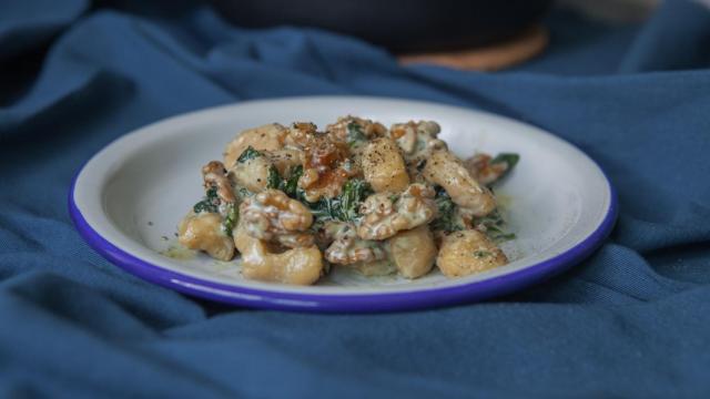 Ñoquis de patata en salsa de nueces, receta fácil que te transporta a Italia