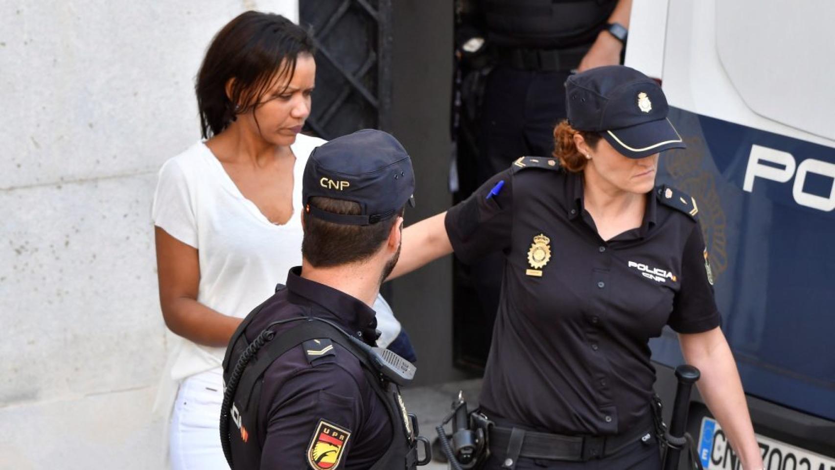 Ana Julia Quezada saliendo de la Audiencia Provincial de Almería tras la segunda jornada del juicio.
