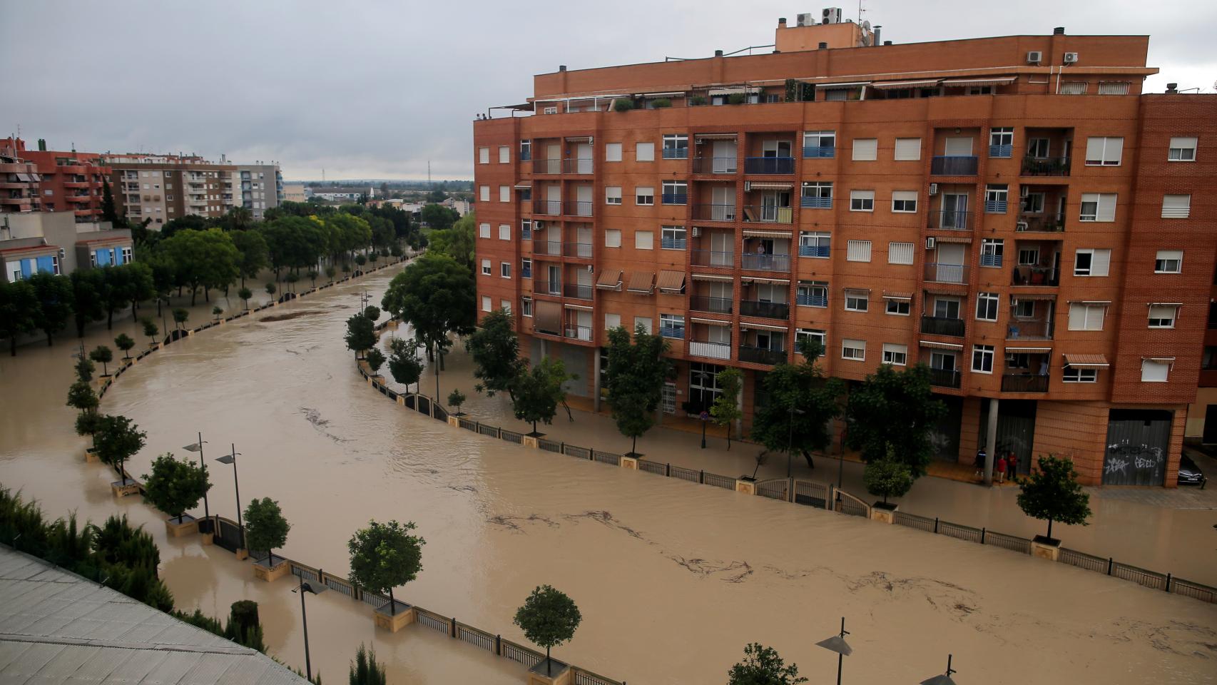 El Segura desbordado a su paso por Orihuela.