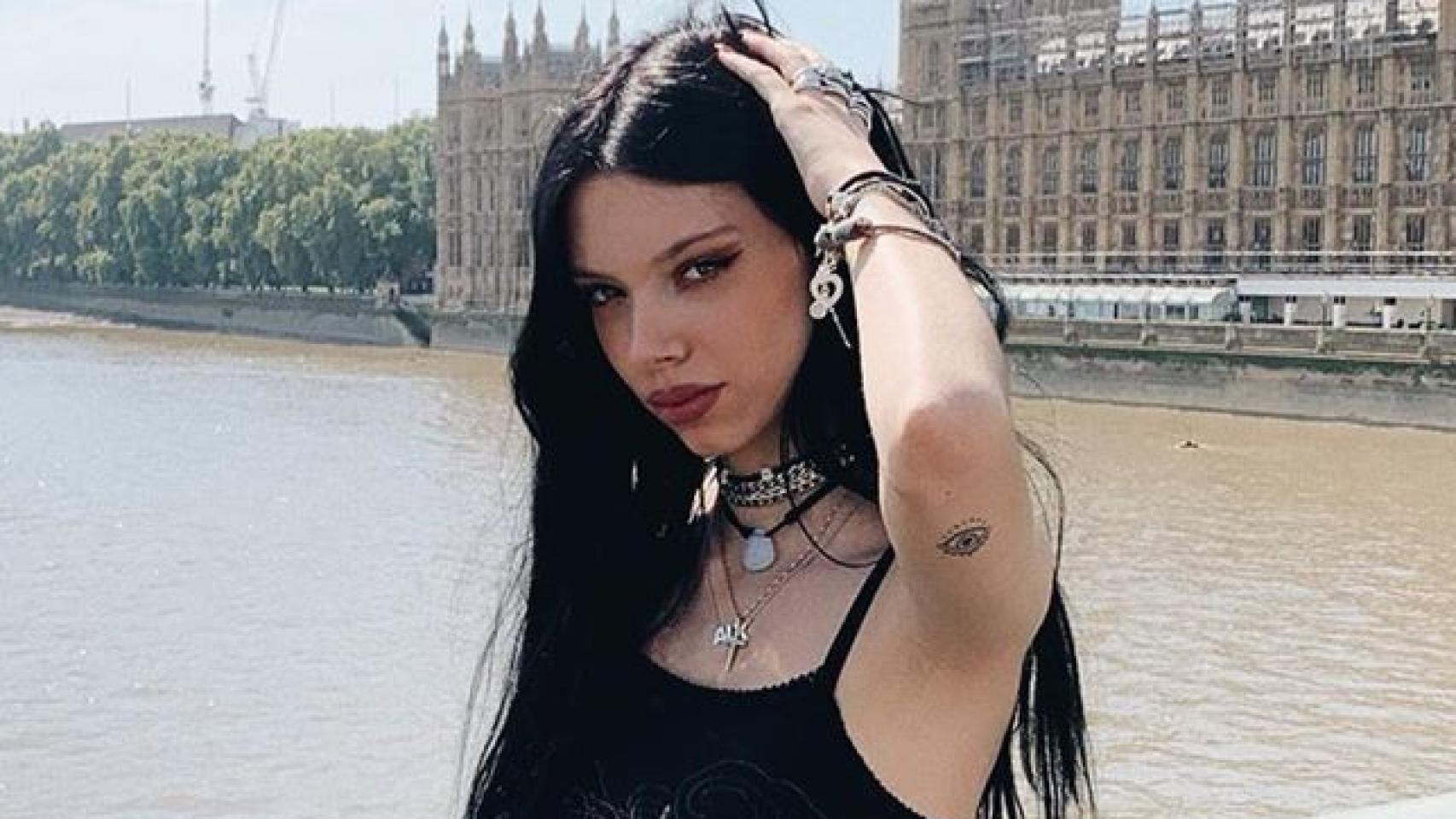 Imágenes del día: el extrañísimo 'look' de la hija de Terelu para su primer día de clase en Derecho