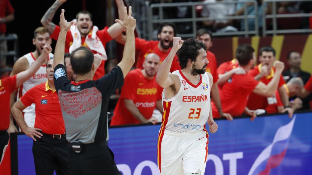 Sergio Llull celebra un triple en los momentos finales del partido ante Australia