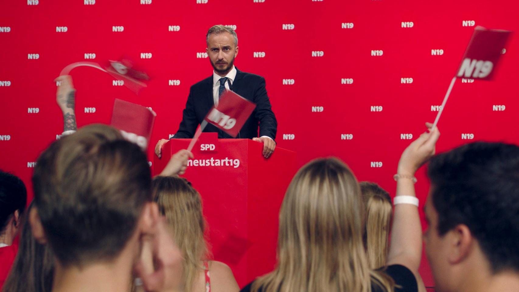 El presentador Jan Böhmermann en uno de sus vídeos intentando postularse a liderar el SPD.