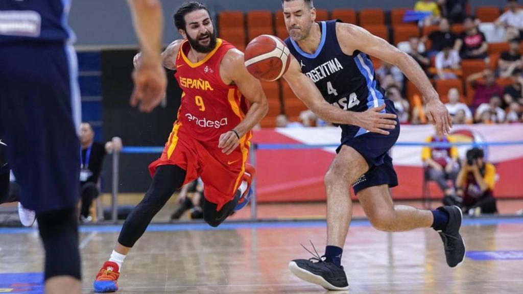 Ricky Rubio y Luis Scola en el amistoso disputado entre España y Argentina previo al Mundial 2019