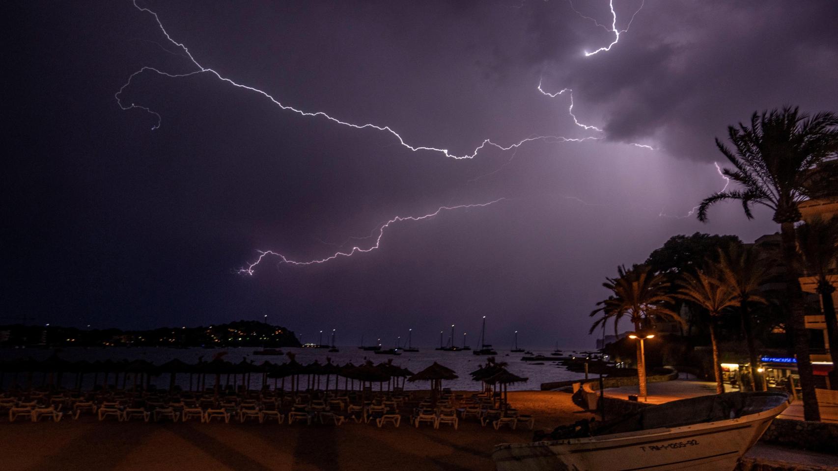 Tormenta eléctrica registrada en Mallorca. EFE/Cati Cladera.