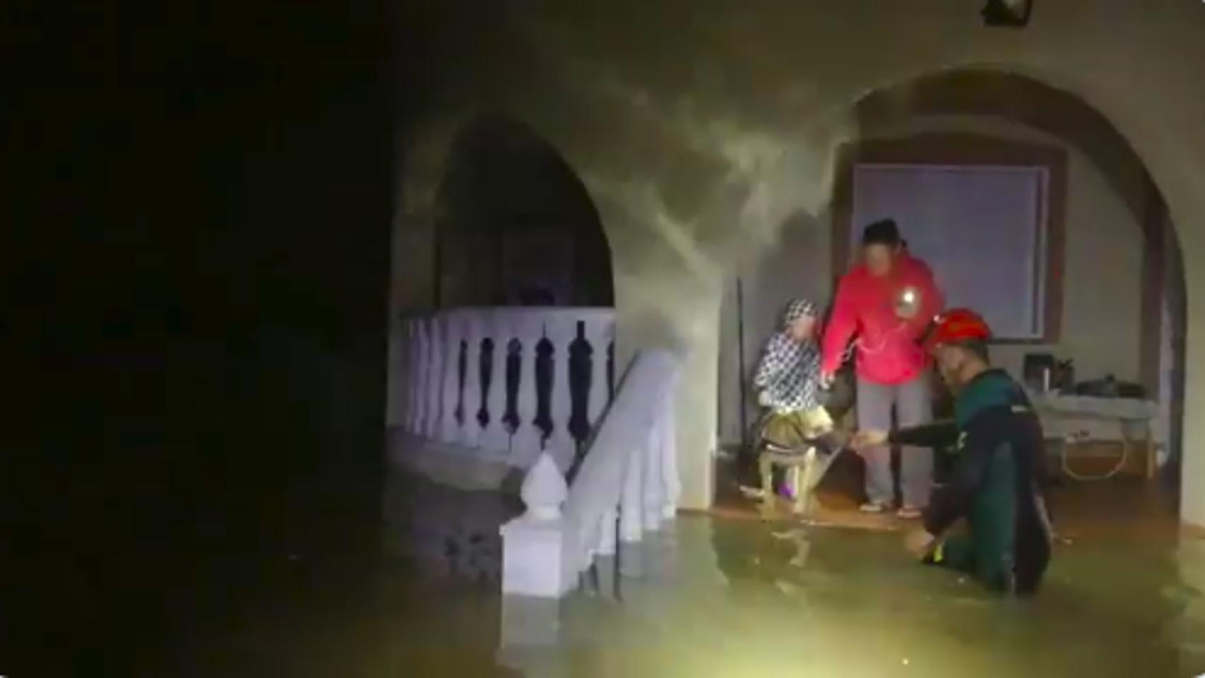 Captura de las imágenes que acompañaban al polémico tuit del Instituto Armado