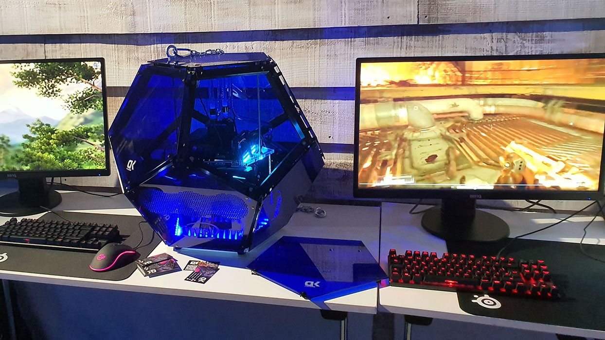 Ordenador en formato 'modding' con caja dodecaédrica de capricho.