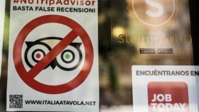 Cartel de un restaurante en contra de Tripadvisor./