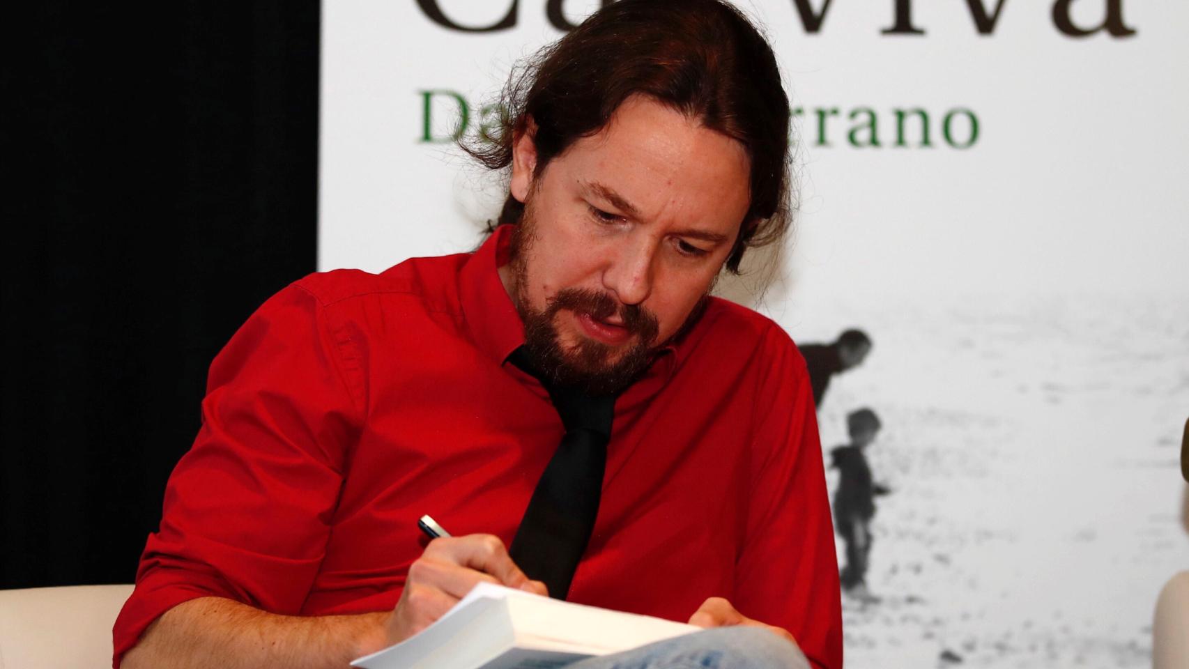El líder de Podemos, Pablo Iglesias, durante la presentación del libro 'Cal Viva' de Daniel Serrano.
