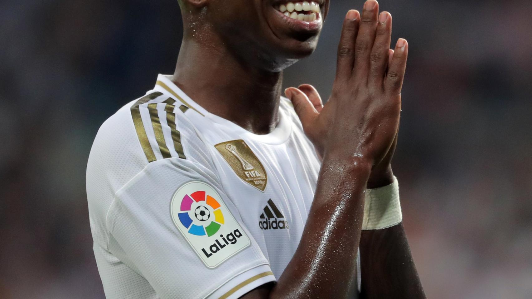Vinicius Júnior no puede evitar las lágrimas tras su gol en el Real Madrid - Osasuna