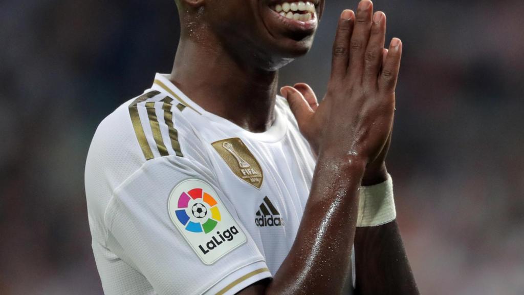 Vinicius Júnior no puede evitar las lágrimas tras su gol en el Real Madrid - Osasuna