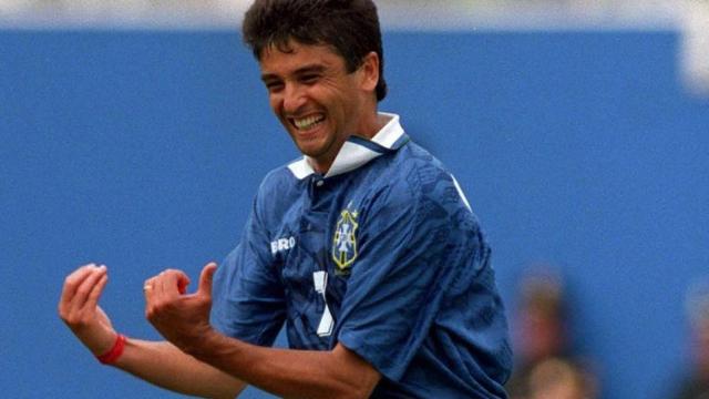 Bebeto en el Mundial de EE.UU. en 1994, inventando su famosa celebración de la cuna para conmemorar el nacimiento de su hijo Mattheus