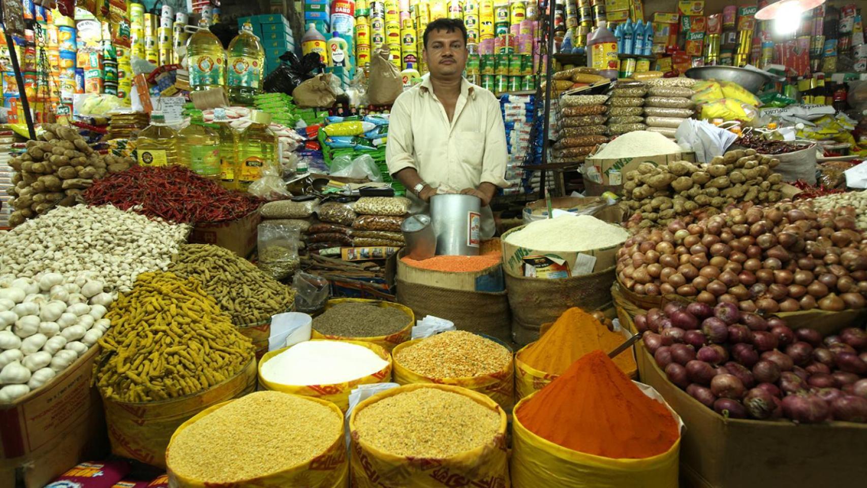 Cúrcuma a la venta en un mercado de Dhaka, Bangladesh. Abir Abdullah / Asian development bank