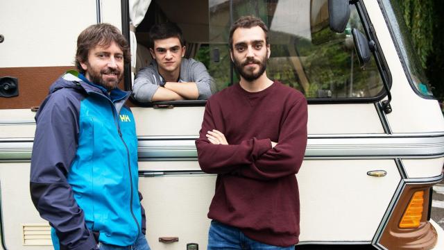 Sánchez Arévalo  con los actores.