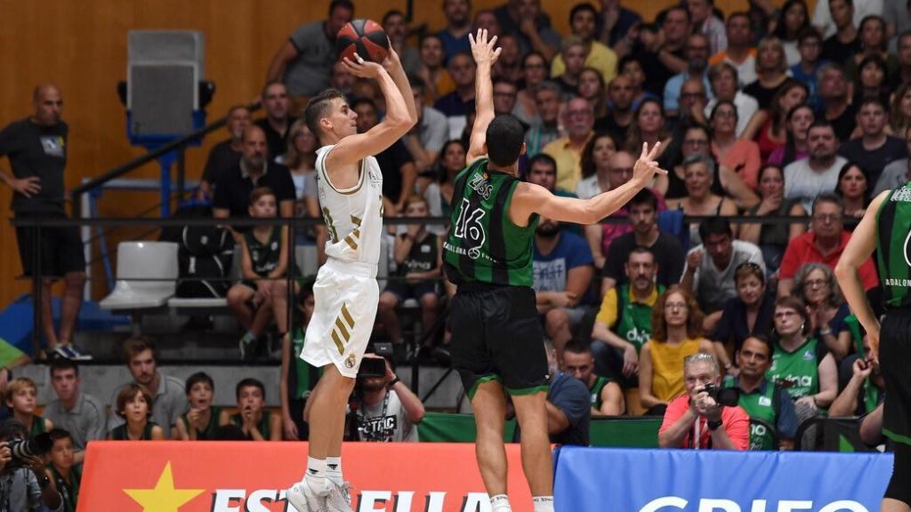 Jaycee Carroll lanzando contra el Joventut en Liga Endesa