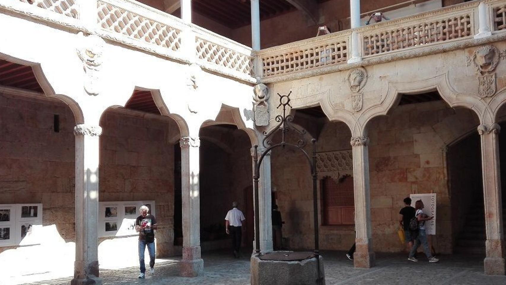 Patio de la Casa de las Conchas de Salamanca