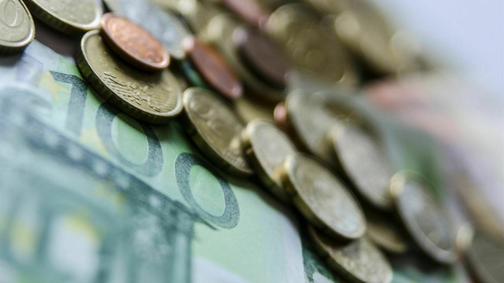 El INE calcula que la economía se frenó al 0,4 % en el segundo trimestre del año.