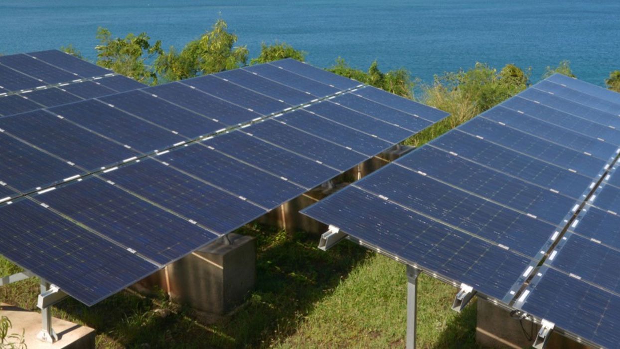 Investigadores españoles analizan sustituir motores diésel por placas fotovoltaicas en el campo