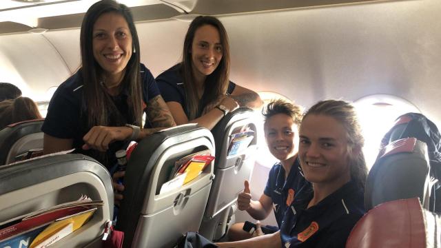 Las cuatro capitanas volando hacia A Coruña