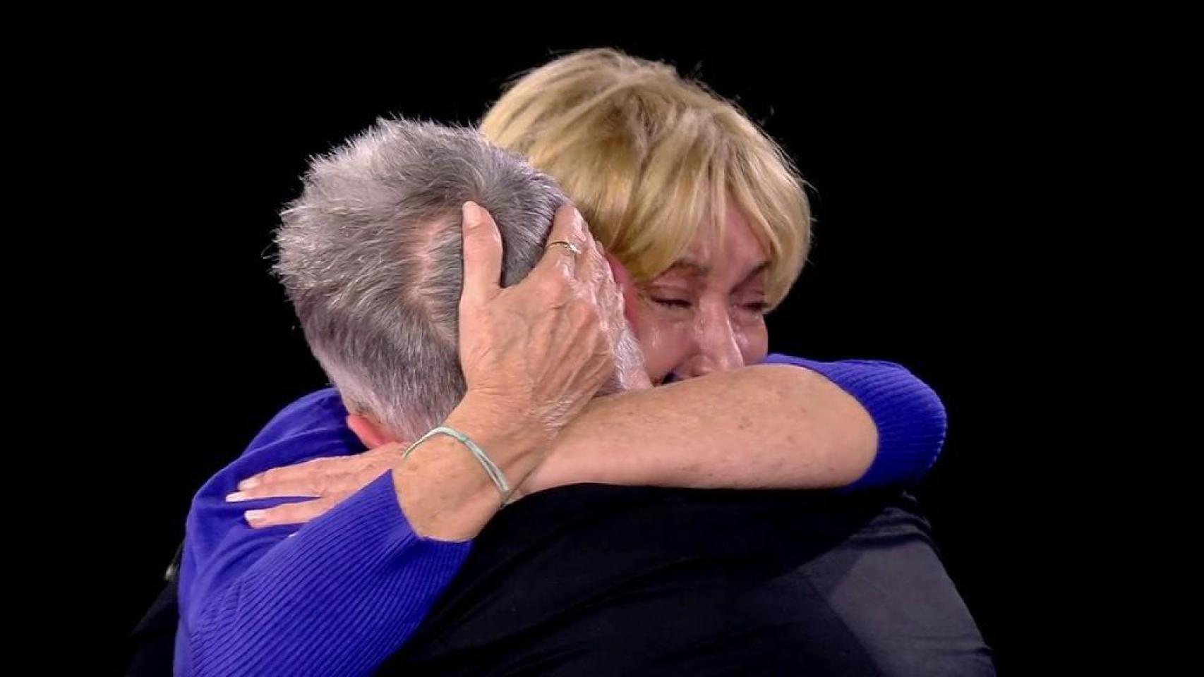 La concursante no pudo contener la emoción al ver a su compañero.