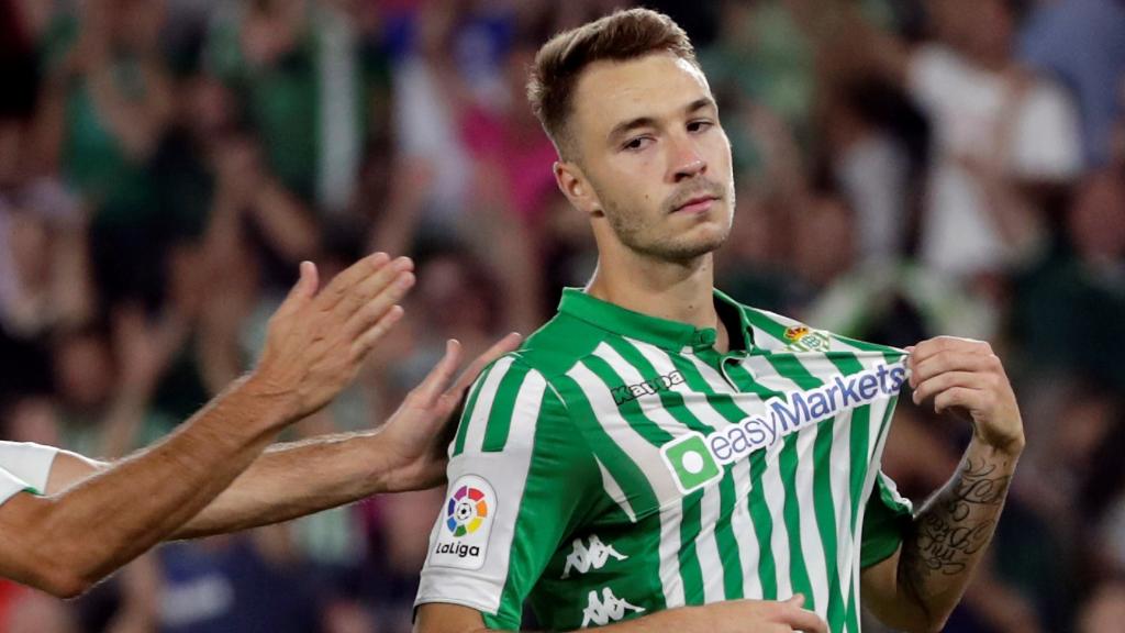 Loren celebra su gol con el Betis.