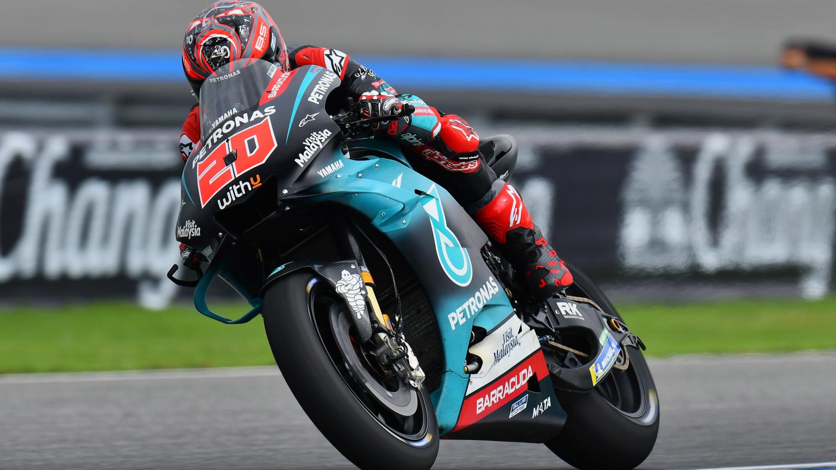 Fabio Quartararo traza un viraje durante la sesión de clasificación, en el circuito de Buriram.