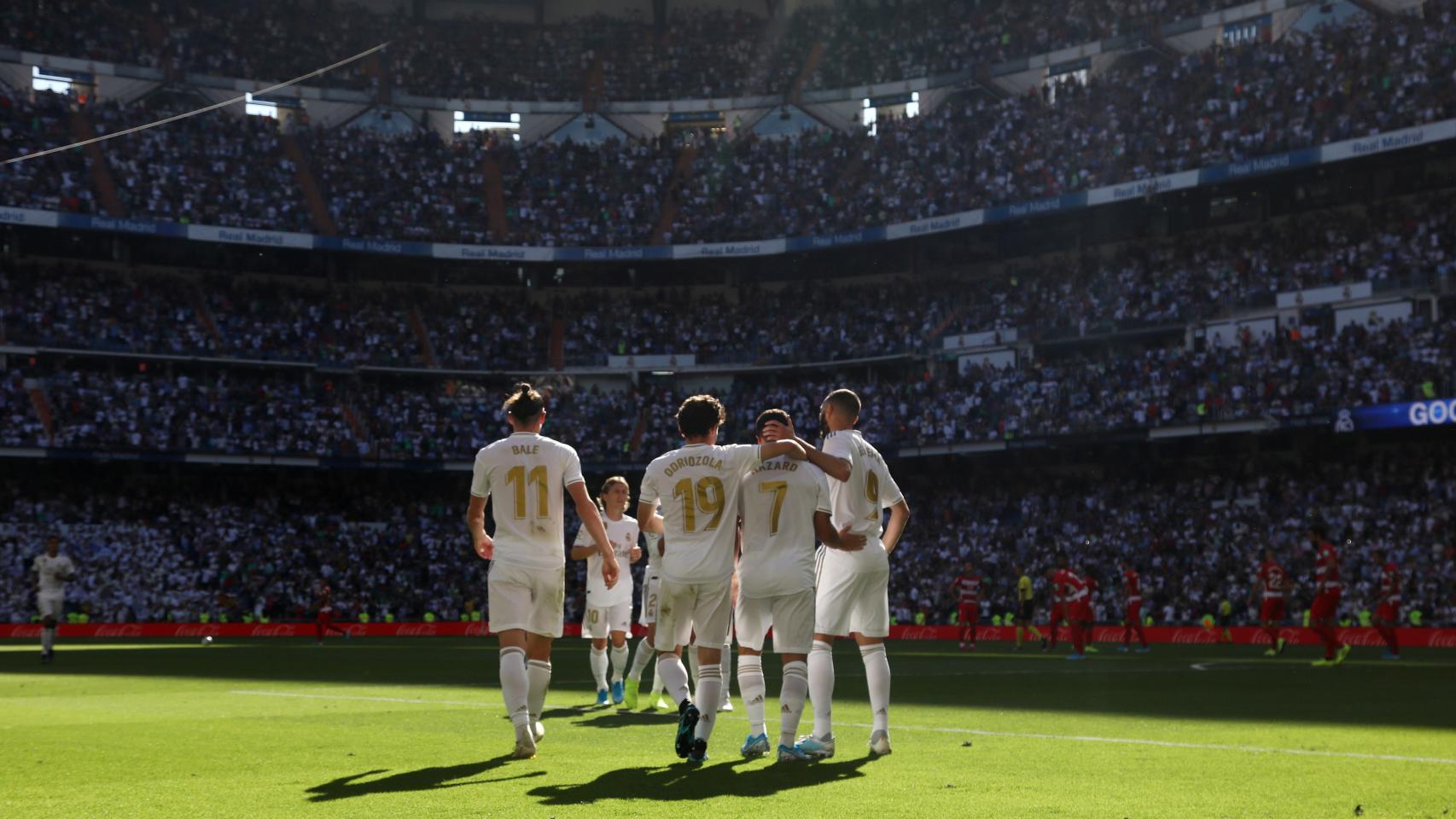 Los jugadores del Real Madrid celebran el gol de Hazard al Granada