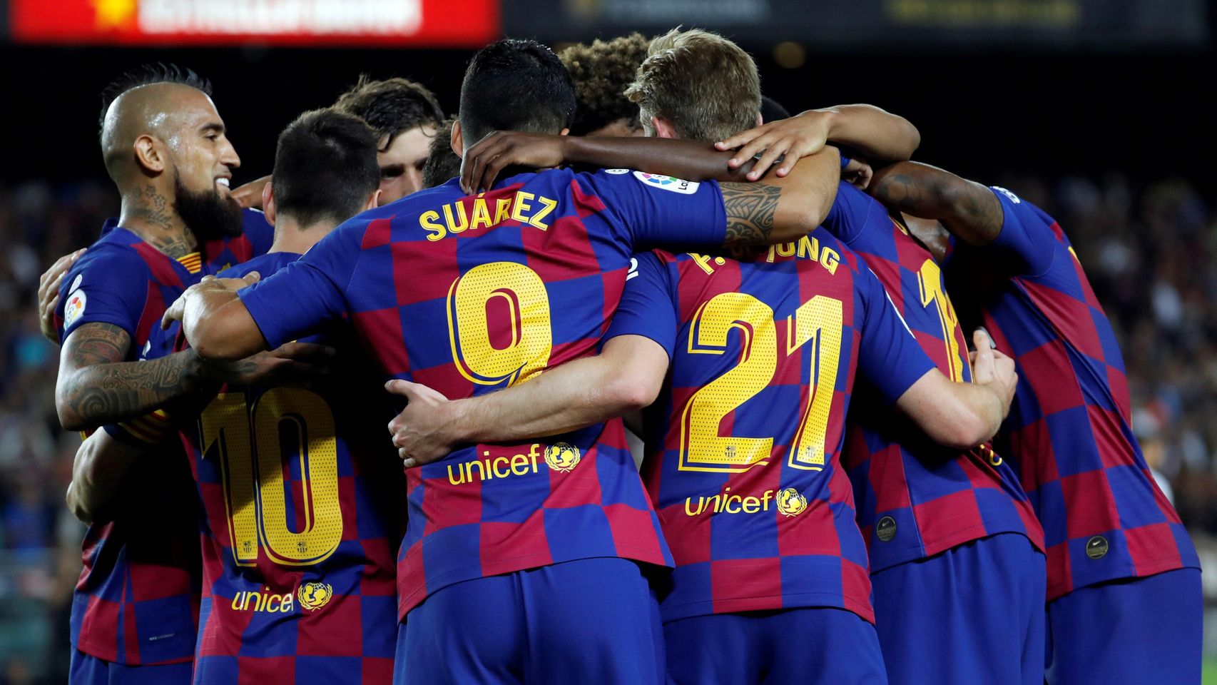 Los jugadores del Barcelona celebran uno de los goles ante el Sevilla