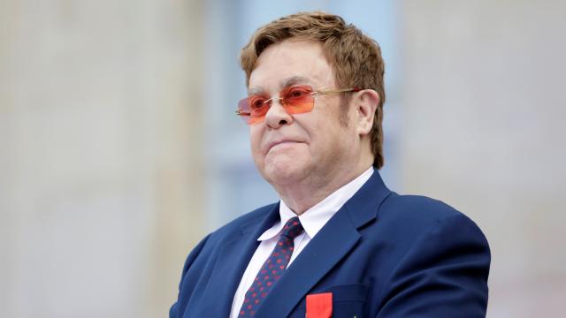 Elton John está a punto de publicar su autobiografía 'Me'.