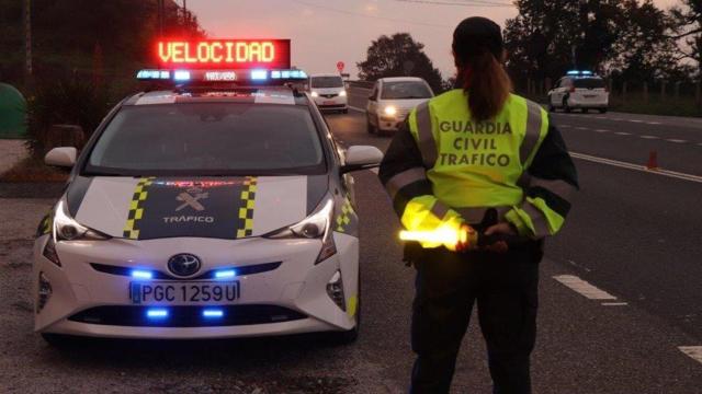 Interceptan a un conductor circulando ebrio por la AP-9 tras recibir el aviso de otra conductora