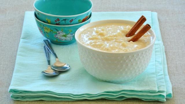 Arroz con leche de avena, postre vegano  y sin azúcar