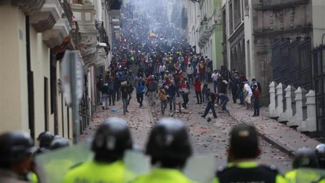 Indígenas de Ecuador denuncian la muerte de varios manifestantes por la represión del Gobierno