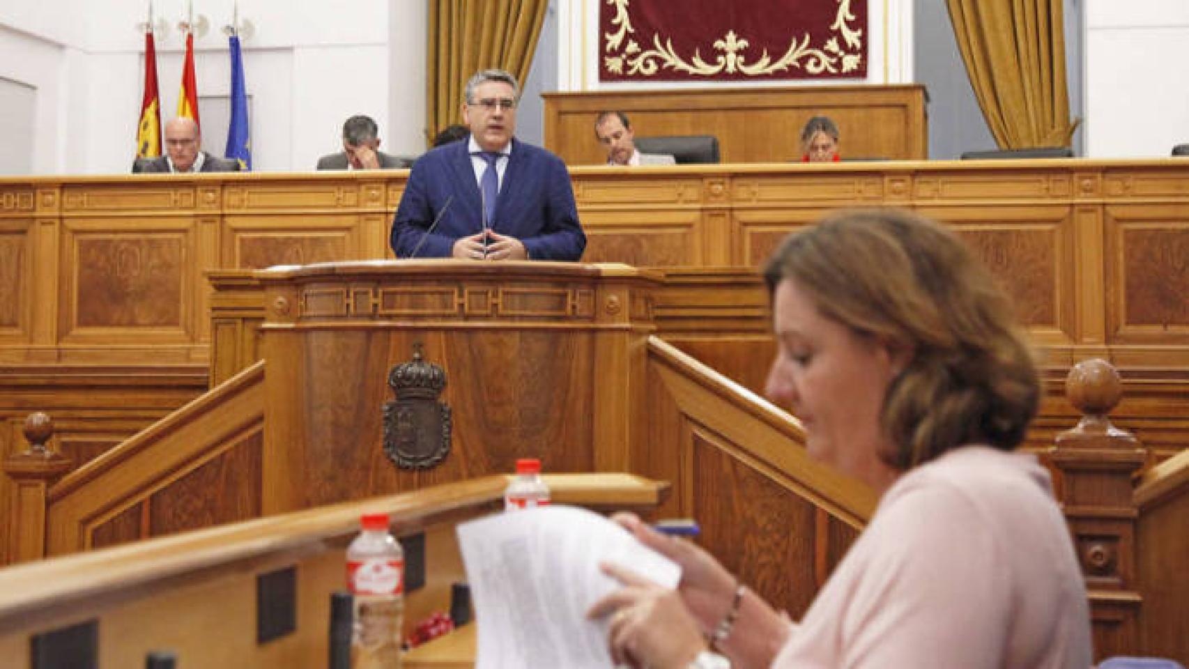 Miguel Ángel Rodríguez y la consejera Patricia Franco en las Cortes