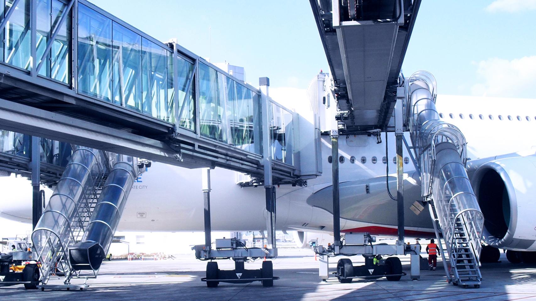 Thyssenkrupp idea en España una pasarela de embarque de aviones que se controla a 2.000 kilómetros
