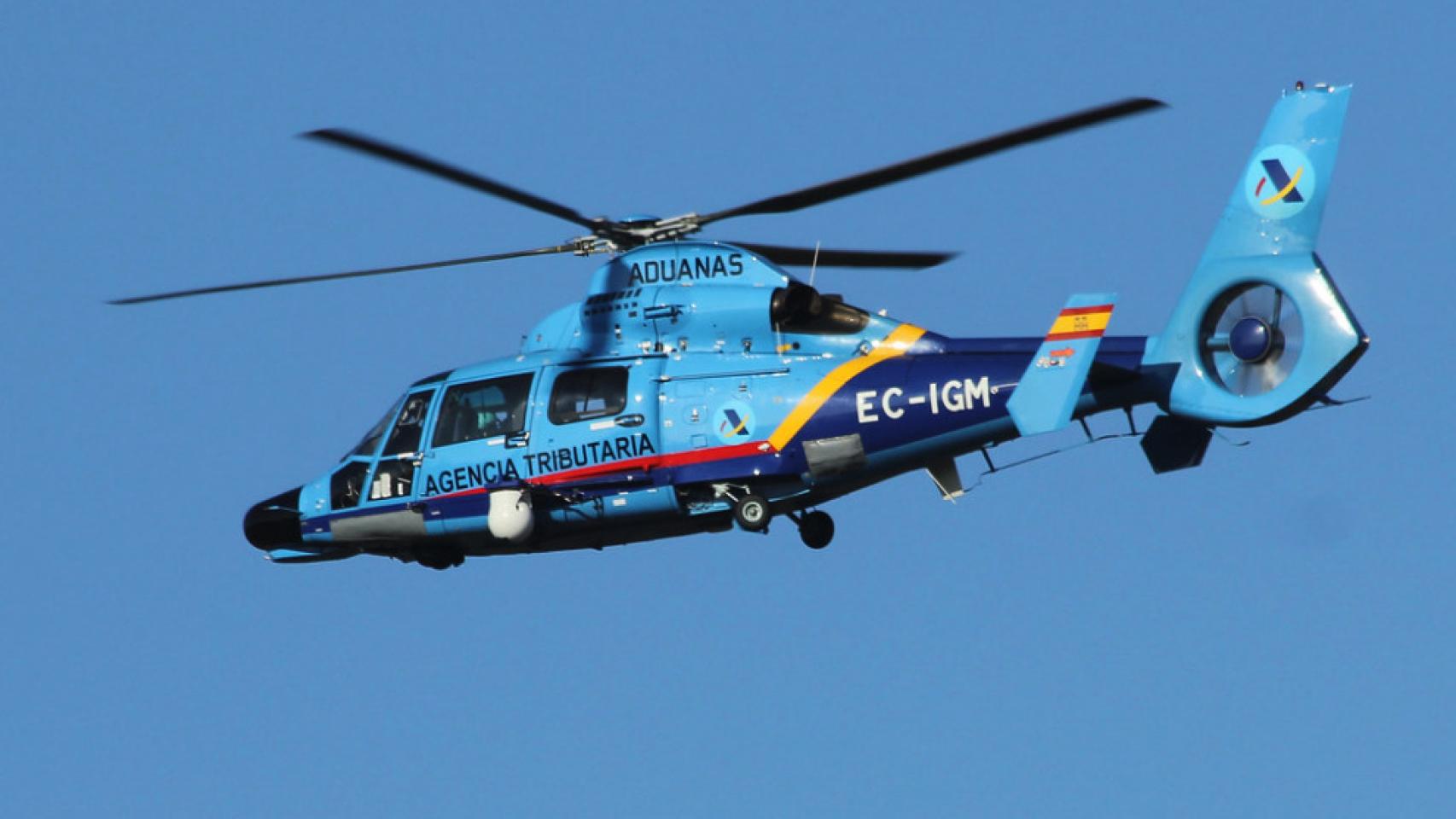 Helicóptero AS-365 Dauphin de la Agencia Tributaria.