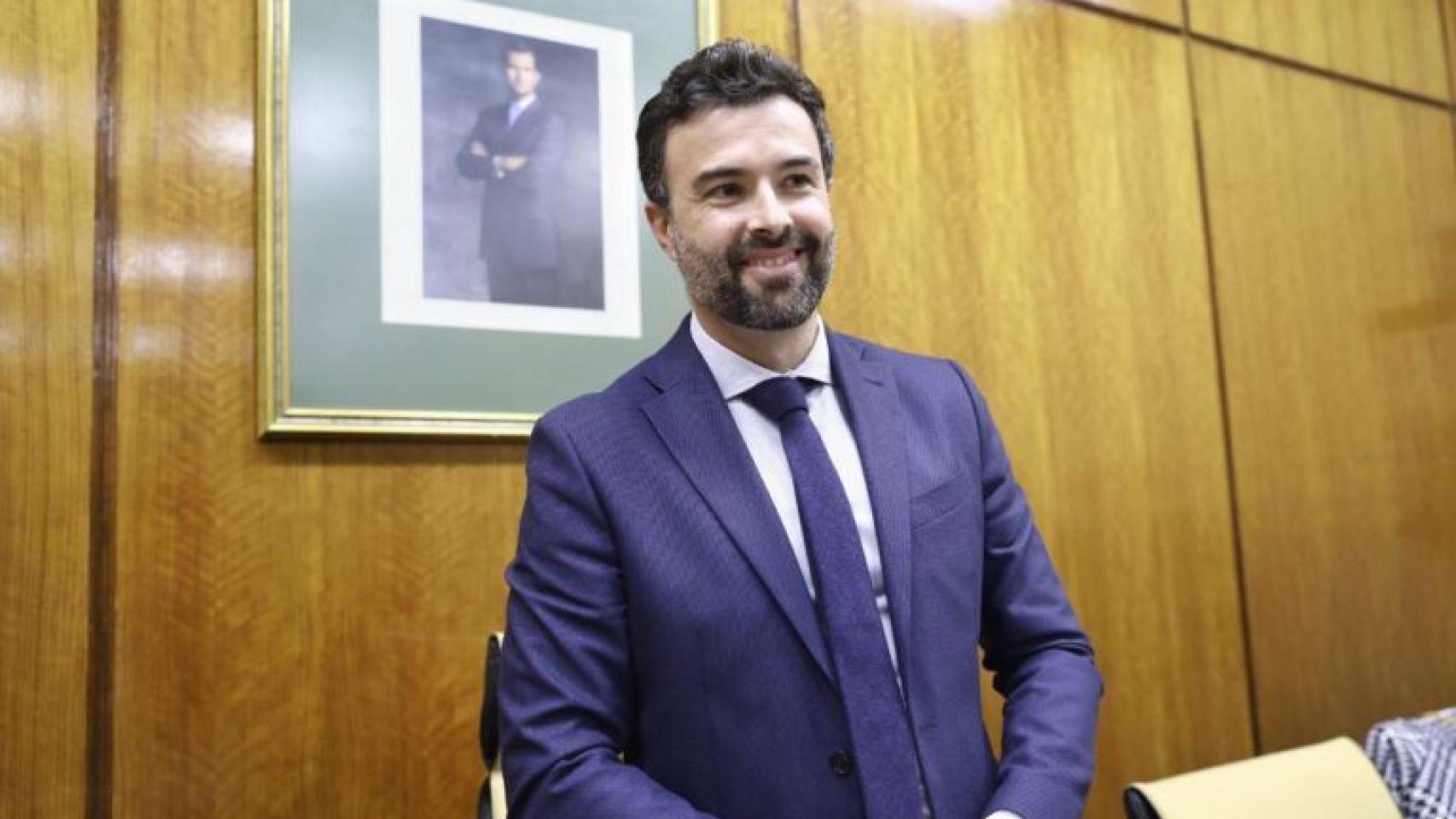 Pablo Cambronero, el ex de Ciudadanos que ha votado a favor de la moción de Vox y Tamames.