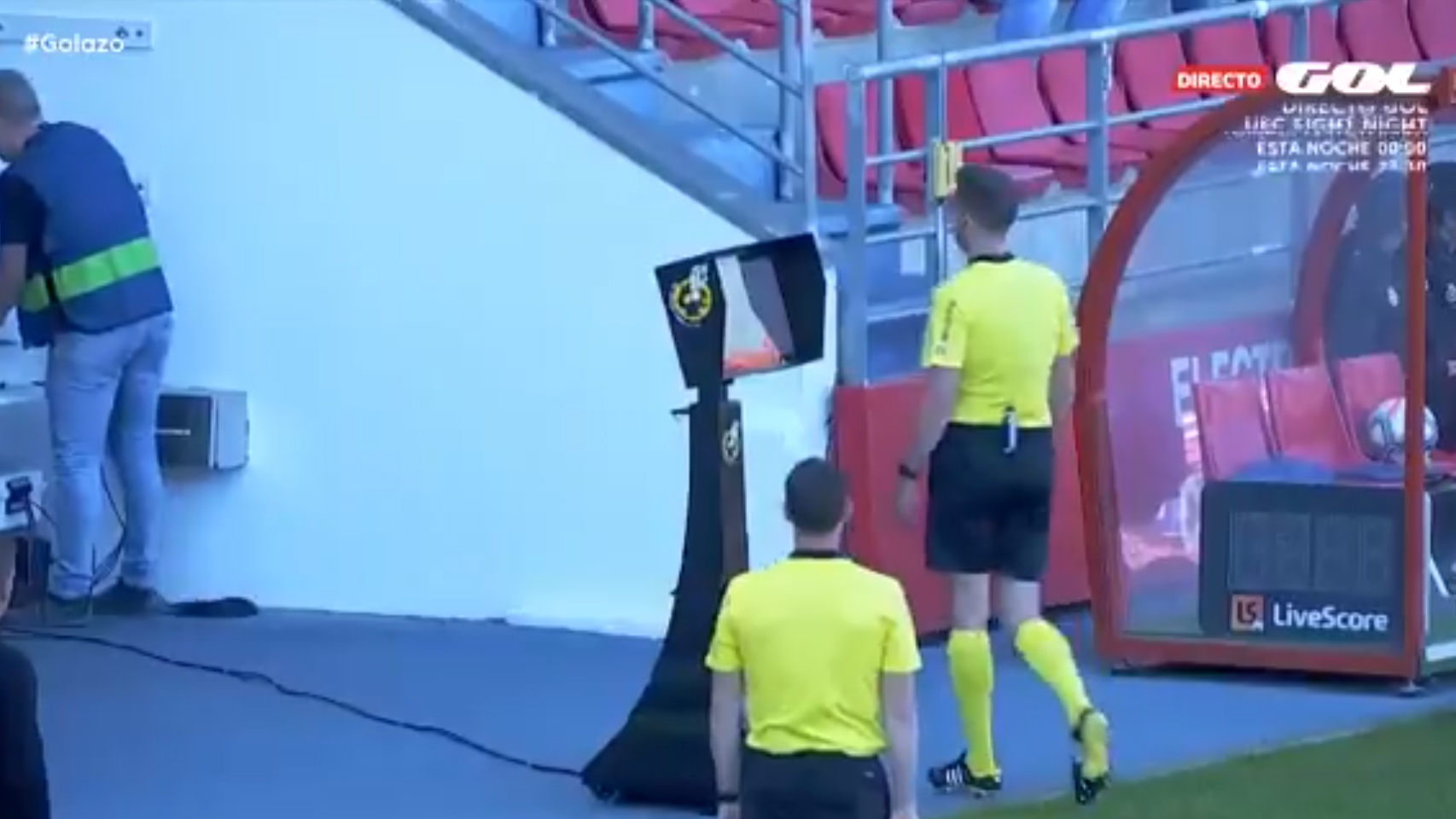 El VAR de la Federación vuelve a fallar: el árbitro no podía ver las jugadas en el monitor