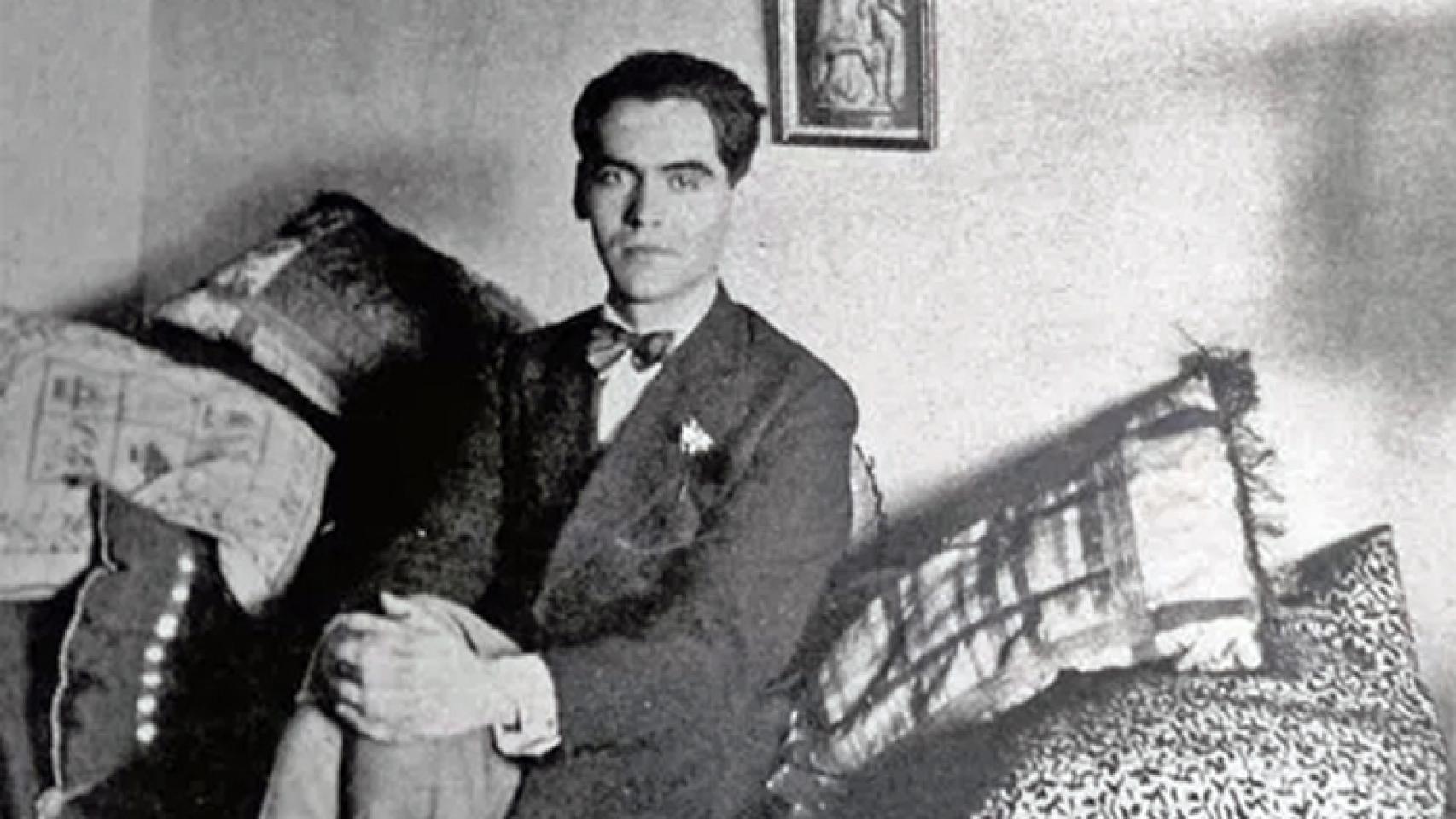 El cantaor Miguel Poveda encuentra un poema inédito de Lorca en el reverso de un manuscrito