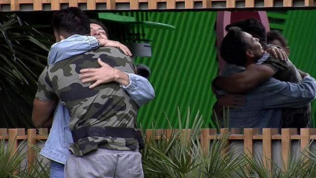 El boxeador y el vidente siguen protagonizando idas y venidas en la casa de Guadalix.