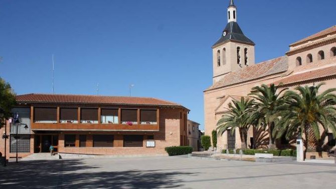 Ayuntamiento e iglesia de Torralba de Calatrava