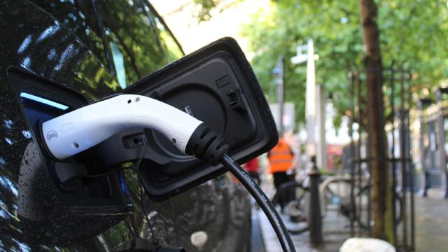 Baterías para coches eléctricos y para dispositivos que hagan funcionar elementos de nanotecnología.