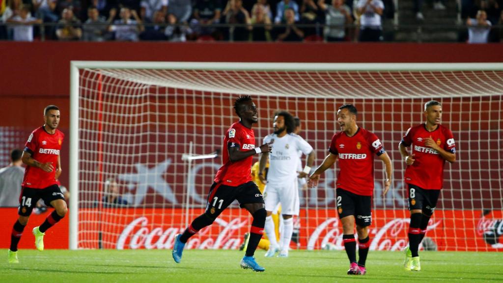 Lago Junior celebra su gol ante el Mallorca