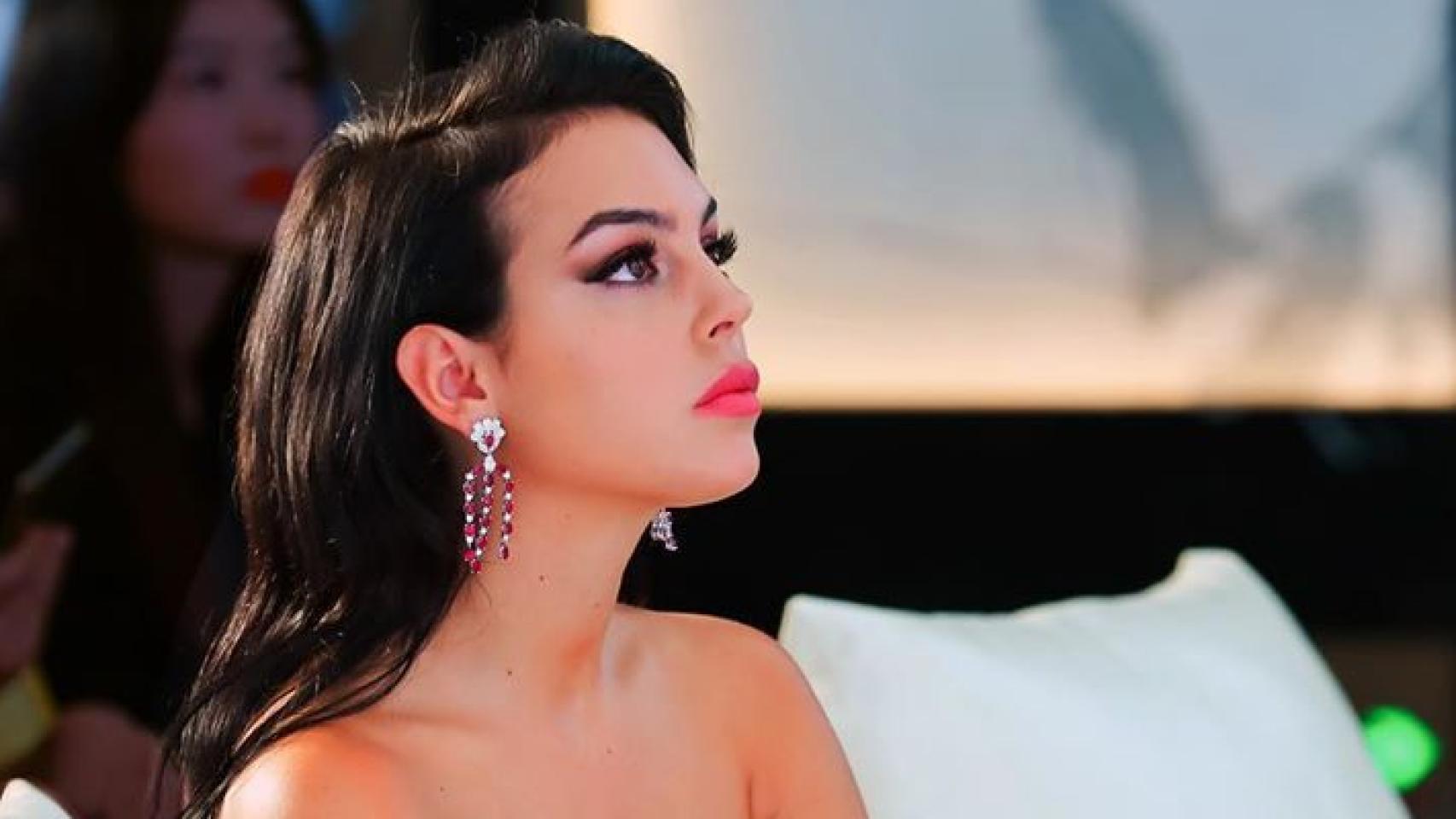 Georgina Rodríguez ha mostrado su último estilismo en las redes, que no es nada apropiado para días de frío.