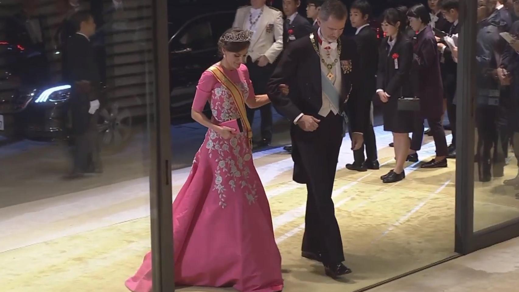 Los reyes de España, Felipe VI y Letizia, en el Palacio Imperial de Tokio.