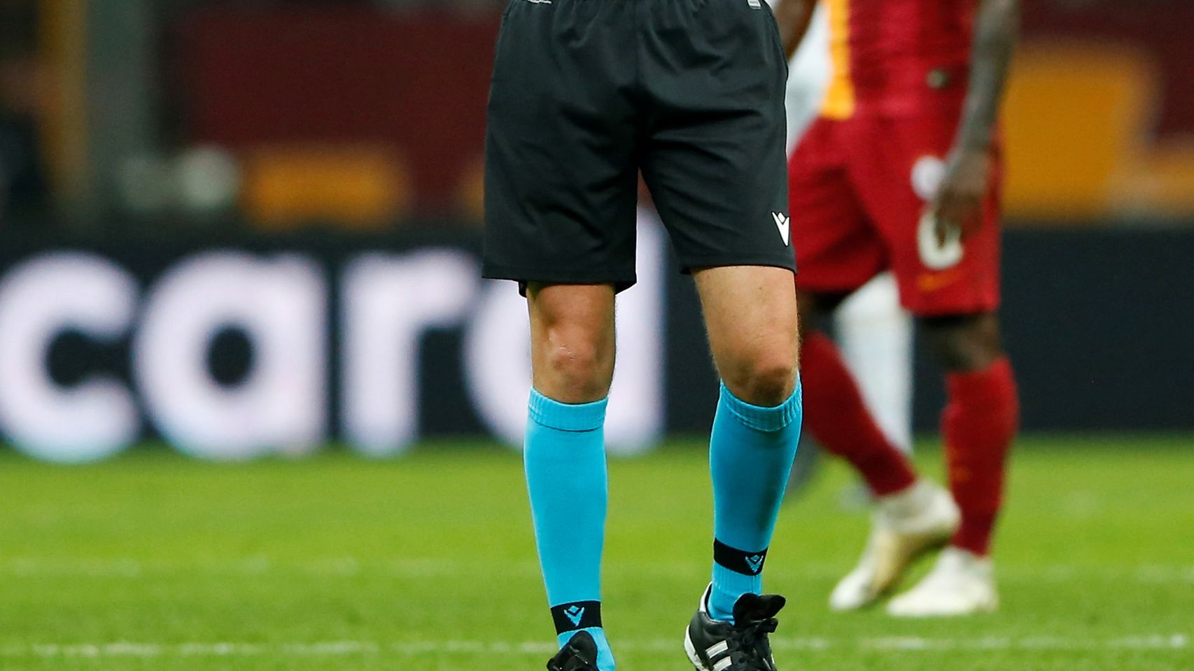 Daniele Orsato durante el Galatasaray - Real Madrid